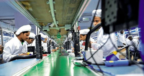 富士康工厂再次停工,数百人被抬进医院,1000多人堵门抗议